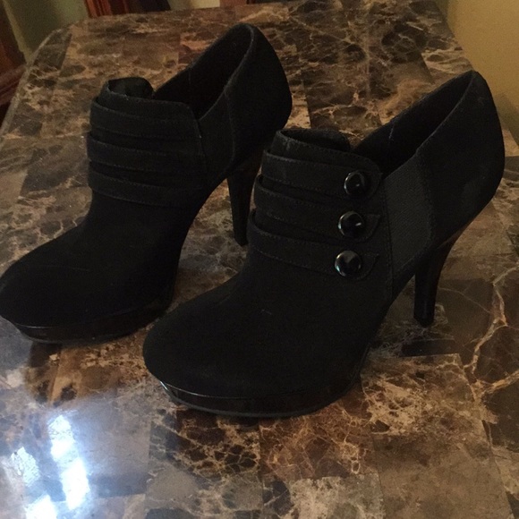 Women’s size 6 - Picture 3 of 4